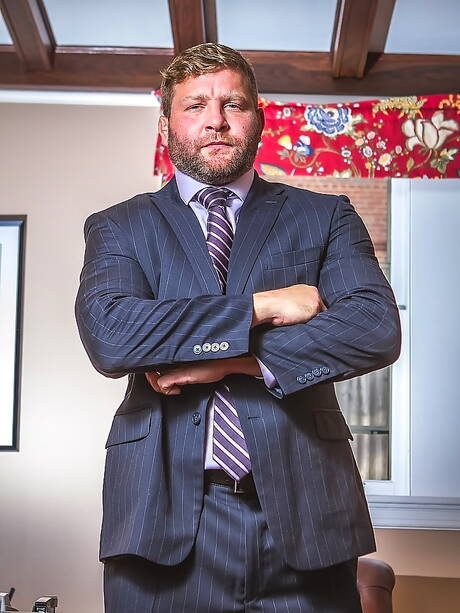 アメリカのホットベアコルビージャンセンと筋肉質なドリューヒルが熱いアナルファックで激突