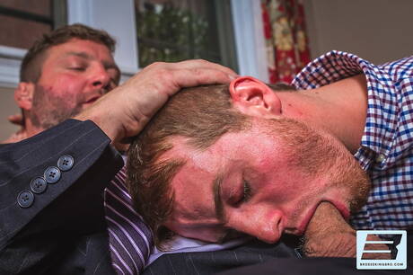 アメリカのホットベアコルビージャンセンと筋肉質なドリューヒルが熱いアナルファックで激突