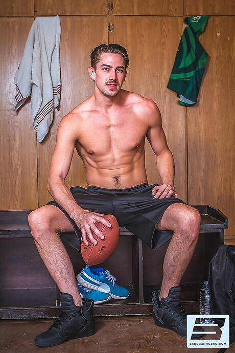 Bro Seeking Bro: American stars stud Jack Hunter and superstud Matt Hart drilling an ass