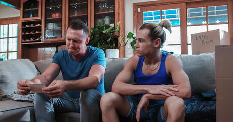 Die amerikanischen Stars Pierce Paris und Johnny Moon haben einen harten Analsex