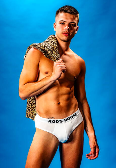 Hete Amerikanen, gespierde Trevor Brooks en knappe Evan Knoxx neuken kont na buiten te hebben gepijpt