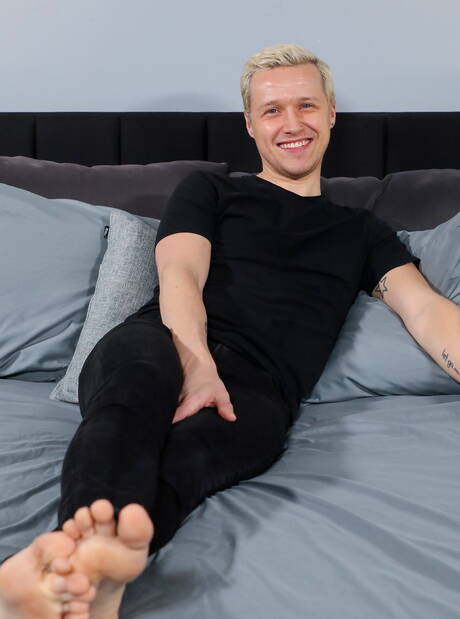 Knappe kerel Dakota Preston plaagt zijn pik