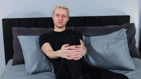 Knappe kerel Dakota Preston plaagt zijn pik