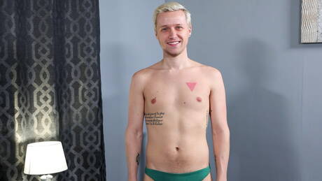 Knappe kerel Dakota Preston plaagt zijn pik