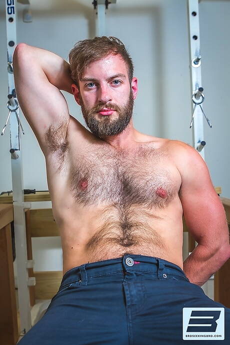American stud Brett Dylan and well-built Bravo Delta have a good sex