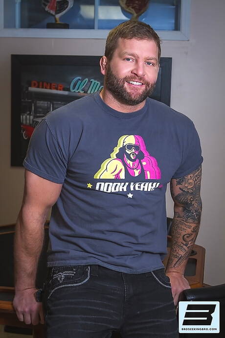 Bro Seeking Bro: Hot american guys bear Colby Jansen and hairy stud Cory Kane in hot ass bang