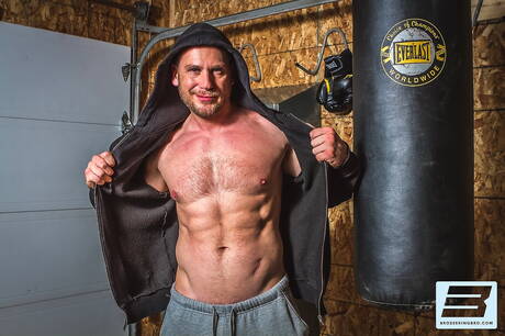 帥氣男孩 Derek Thibeau 和帥哥 Hans Berlin 互相吸吮和操弄