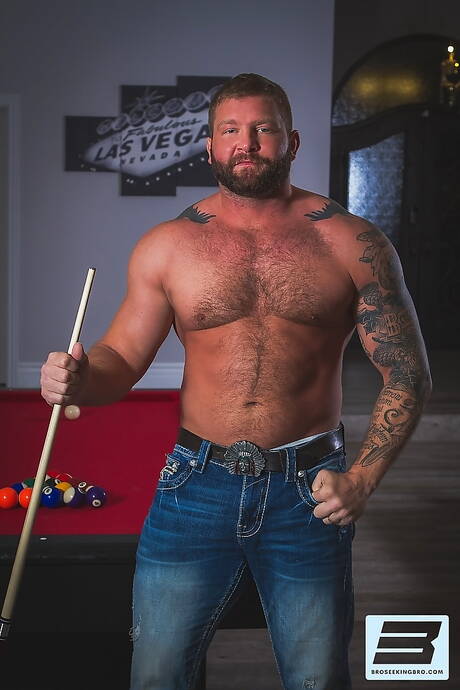 アメリカのゲイの巨漢コルビー・ジャンセンとスコット・デ・マルコがお互いを吸ったりファックしたりしている