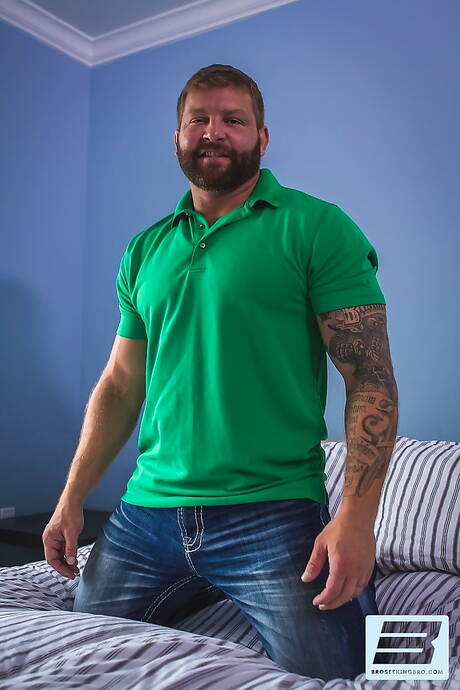 Bro Seeking Bro: Strongman Kaleb Storm and american hairy bear Colby Jansen in hot anal sex