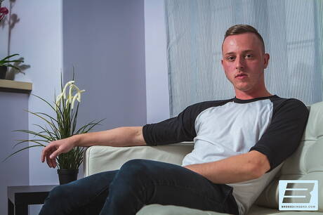 Der Hengst Alexander Pierson und der kräftige Kerl Andrew haben eine heiße Paarszene