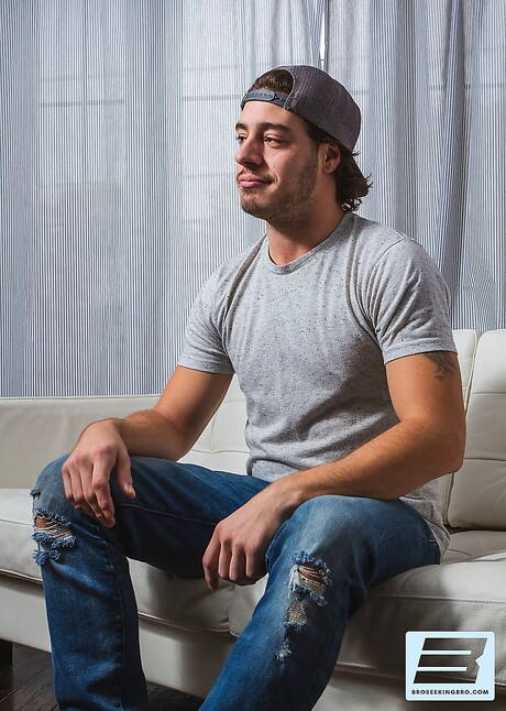 Der Hengst Alexander Pierson und der kräftige Kerl Andrew haben eine heiße Paarszene