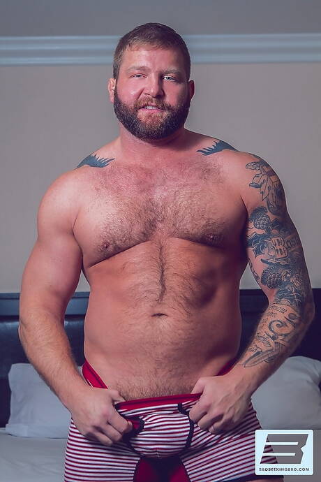 Bro Seeking Bro: American hairy bear Colby Jansen and muscular Zac Hunter have a hot couple scene