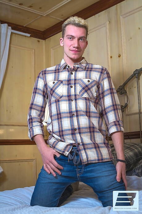 アメリカのゲイの巨漢コルビー・ジャンセンとマッチョのウィリアム・ムーアがお互いをしゃぶり、セックスしている