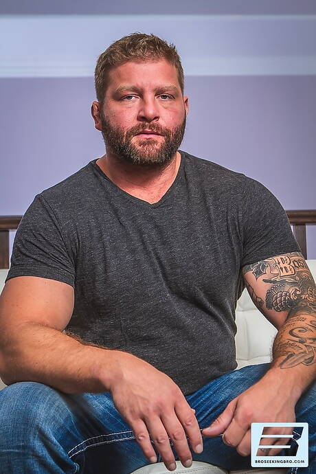 Superstud Tobias James and american hairy bear Colby Jansen make a love