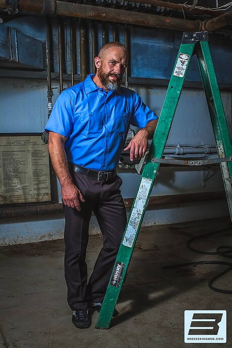 Bro Seeking Bro: Famous americans, mature bear Jackson Grant and hunk Dirk Caber fuck after blowjob