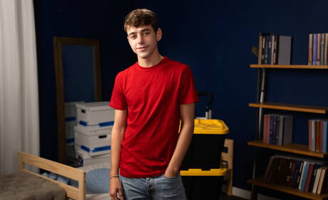 Dois garotos americanos, o super garanhão Mitch Cox e o lindo garoto Joey Mills, transando depois de chupar o pau