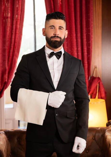 Men: Muscular Sir Peter and muscular Justin Jett have a hot sex