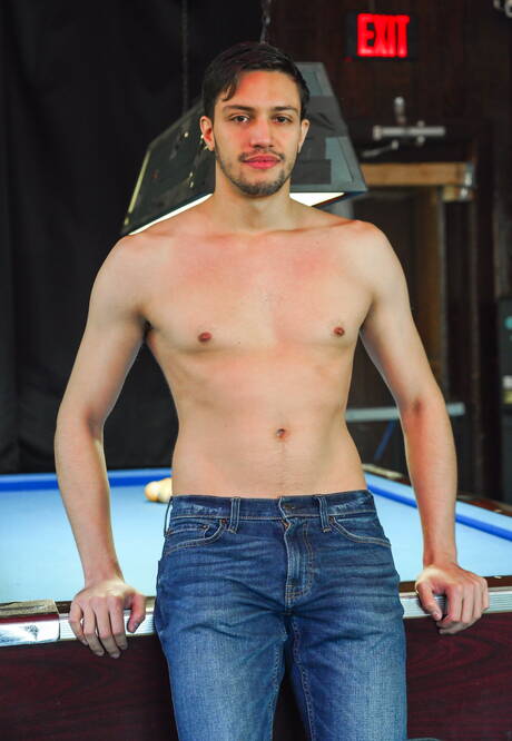 Os amigos descarados Damien White, Matt Heron e Luca Luv fazem um sexo a três quente