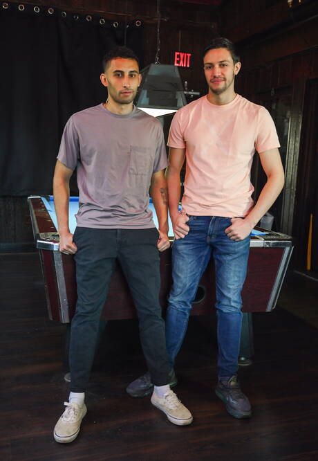 Gli amici spudorati Damien White, Matt Heron e Luca Luv fanno un caldo sesso a tre