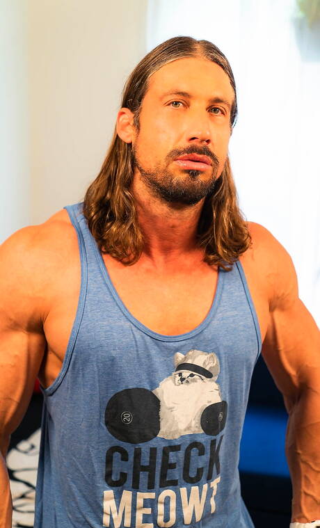 Beefcake Darenger Mccarthy e il robusto Jake Nobello si godono un bel sesso orale