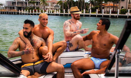 Armando De Armas, Jay, Nick Milani, Rikk York in einer heißen Saug- und Fickszene im Freien