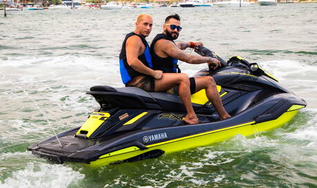 Armando De Armas, Jay, Nick Milani, Rikk York in einer heißen Saug- und Fickszene im Freien