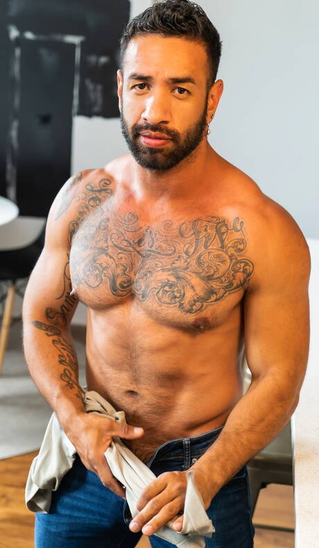 Husky guy Benjamin Blue and beefcake Mateo Zagal in hot ass bang