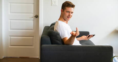 Der kräftige Benjamin Blue und der Muskelprotz Mateo Zagal bei einem heißen Arschfick