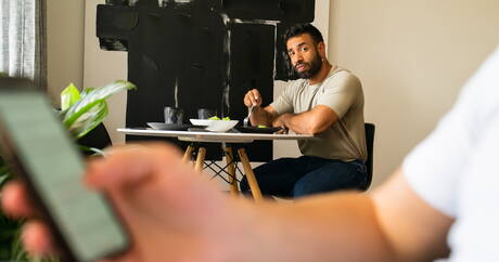 Der kräftige Benjamin Blue und der Muskelprotz Mateo Zagal bei einem heißen Arschfick