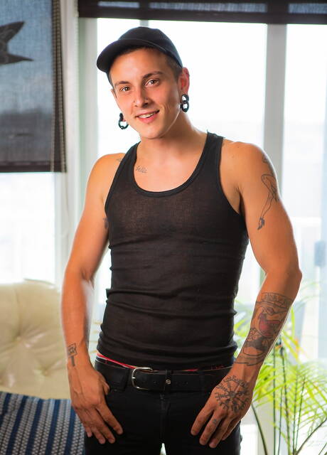 Masqulin: Canadian bull Ryan Bones and husky guy Harvey Sid have anal sex