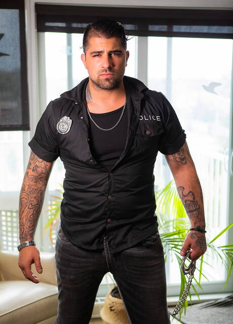 Masqulin: Canadian bull Ryan Bones and husky guy Harvey Sid have anal sex