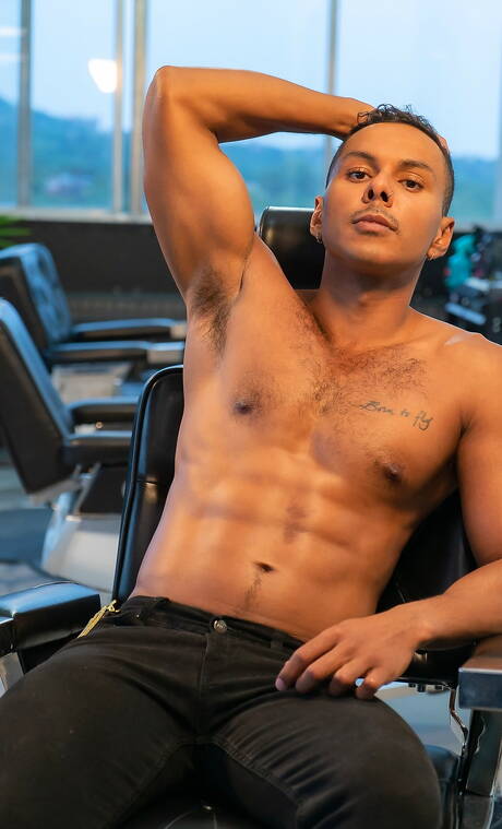 Der bullige Edward Terrant und der Muskelprotz Milo Madera haben guten Oralsex