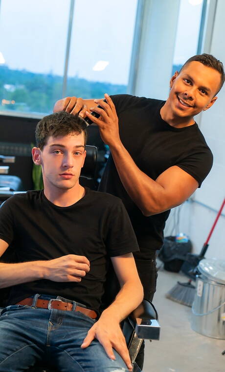 Der bullige Edward Terrant und der Muskelprotz Milo Madera haben guten Oralsex