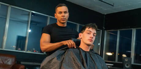 Der bullige Edward Terrant und der Muskelprotz Milo Madera haben guten Oralsex