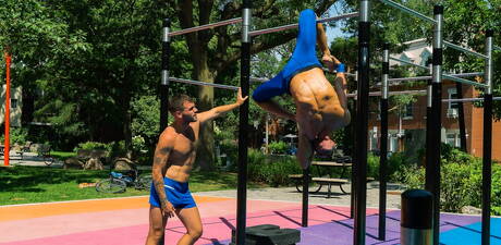 Canadian well-built Manuel Skye and well-built Tan Blitz in hot ass fuck action outdoor