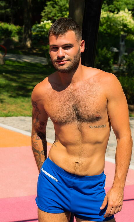 Canadian well-built Manuel Skye and well-built Tan Blitz in hot ass fuck action outdoor