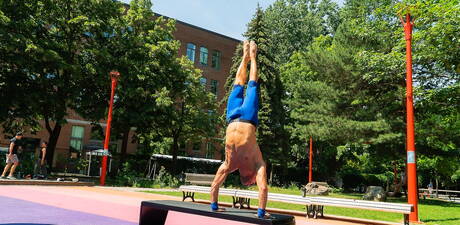 Canadian well-built Manuel Skye and well-built Tan Blitz in hot ass fuck action outdoor