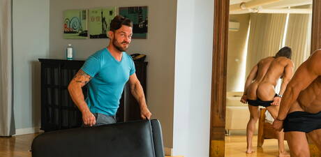 Strongman Darenger Mccarthy and husky guy James Fox fuck after blowjob