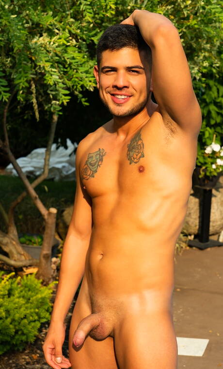 Hunk Alex Montenegro and hunky guy Kit Cohen have a hot sex outside