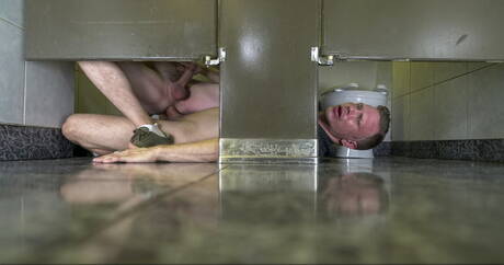 Der kanadische Kraftprotz Ethan Chase und der junge Kanadier Felix Odair ficken nach einem Blowjob in den Arsch