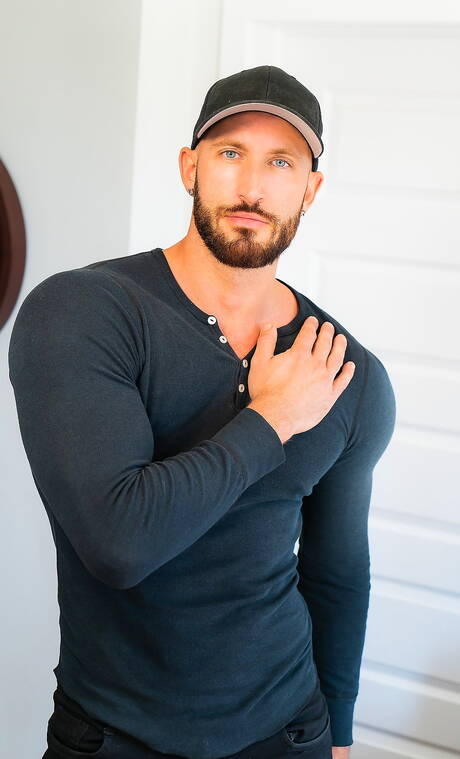 Masqulin: Canadian strongman Gabriel Clark and canadian bodybuilder Travis Connor sucking and fucking each other outdoor