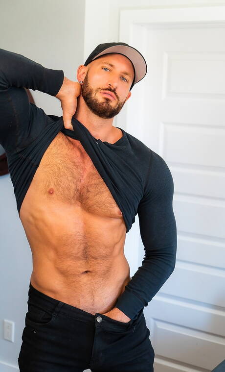 Canadian strongman Gabriel Clark and canadian bodybuilder Travis Connor sucking and fucking each other outdoor