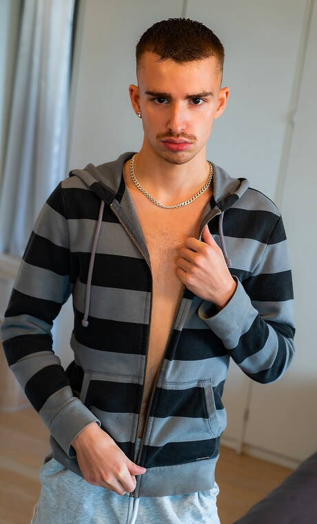 Masqulin: Canadian husky guy Romeo Davis and canadian pretty boy Ryan Jacobs in hard anal sex