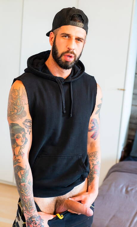 Masqulin: Canadian husky guy Romeo Davis and canadian pretty boy Ryan Jacobs in hard anal sex