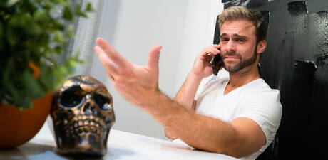 加拿大壯漢加布里埃爾克拉克和身材魁梧的喬爾格雷森在火熱的同性戀場景中