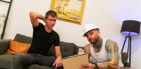 O forte touro canadense Tony Dangelo e o bem constituído Edwin Robinson se chocaram