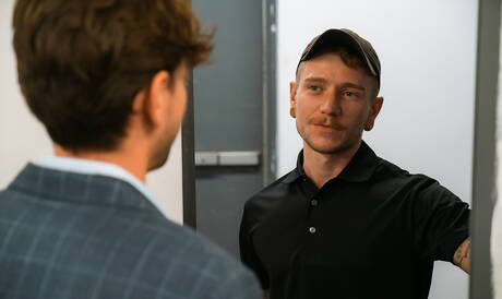 Dobrze zbudowany Colt Spence i umięśniony Seth Corrigan ssą i ruchają się nawzajem