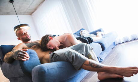 加拿大小夥Edward Terrant和加拿大熊Markus Kage在吸吮雞巴後操屁股