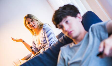 加拿大小夥Edward Terrant和加拿大熊Markus Kage在吸吮雞巴後操屁股