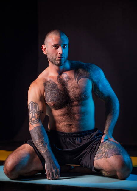 Masqulin: Canadian bodybuilder Ace Quinn and canadian hot bear Markus Kage in hot homosexual scene